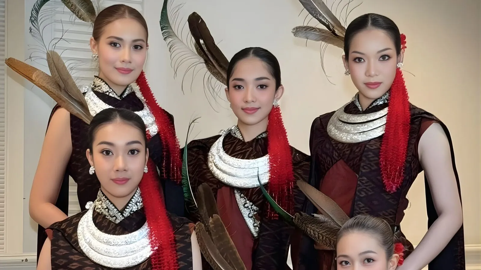 Thai performers in traditional costume