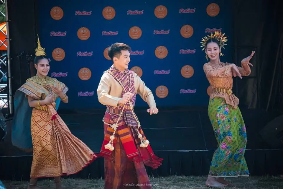 Regional Thai dress on stage