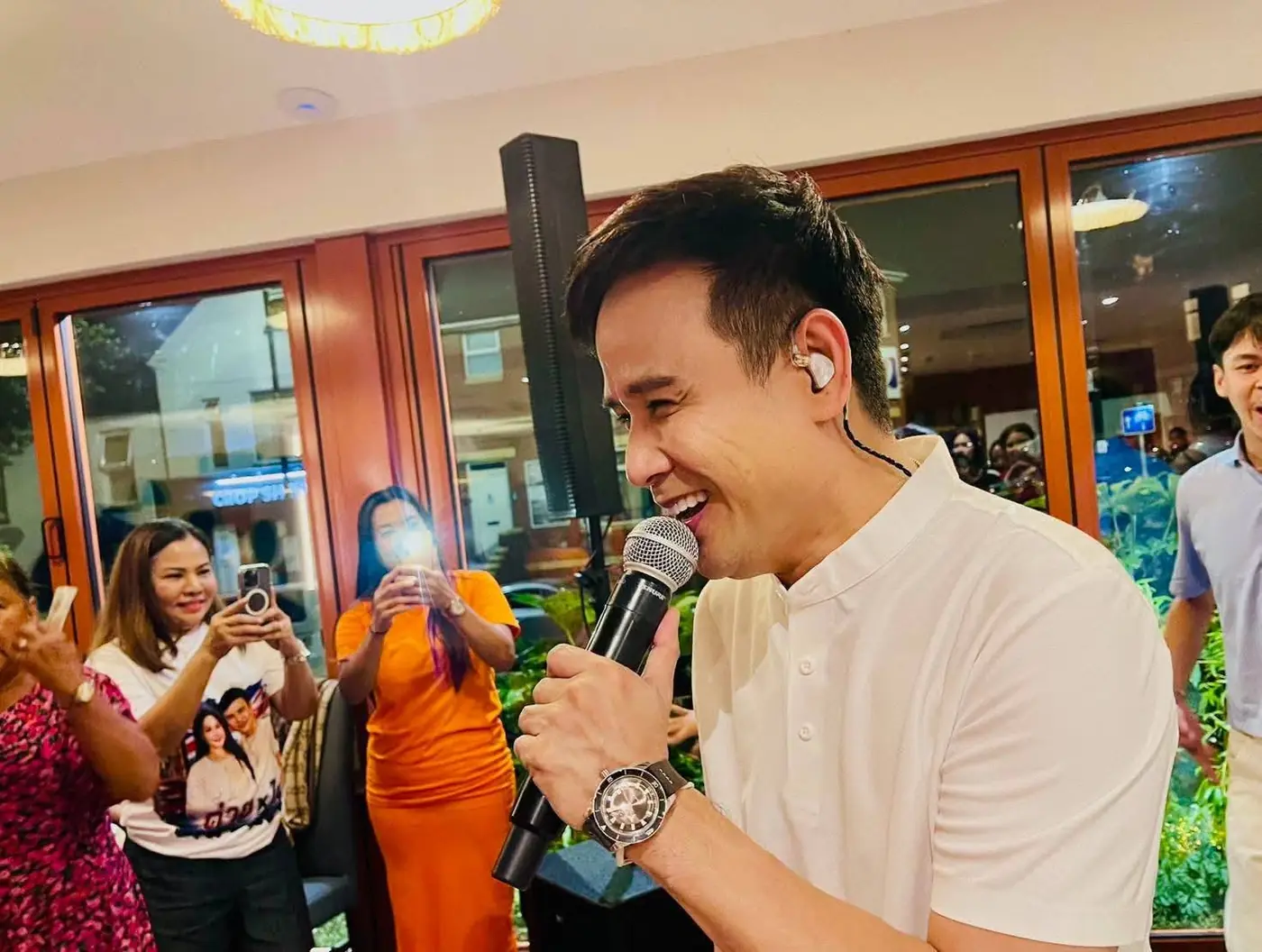 Phai Phongsathon sings for the room — Meet & Greet · Tai Orathai & Phai Phongsathon